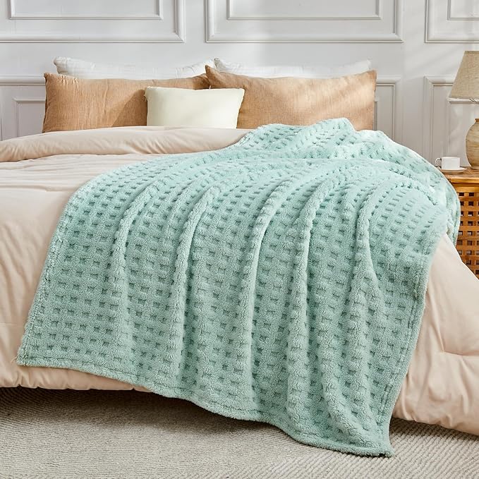 NEWCOSPLAY Super Soft Twin Blanket Green Premium Silky Flannel Fleece 3D Waffle Checkered Lightweight Bed Blanket All Season Use (New Sage Green, Twin(60"x80"))